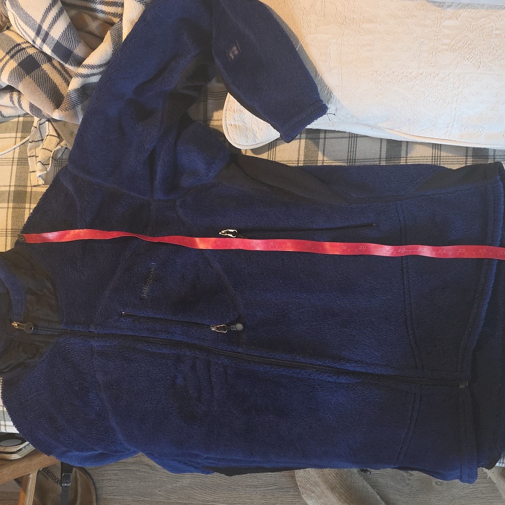 Patagonia Vintage Men's Purple Fleece Vest - Picture 13 of 13